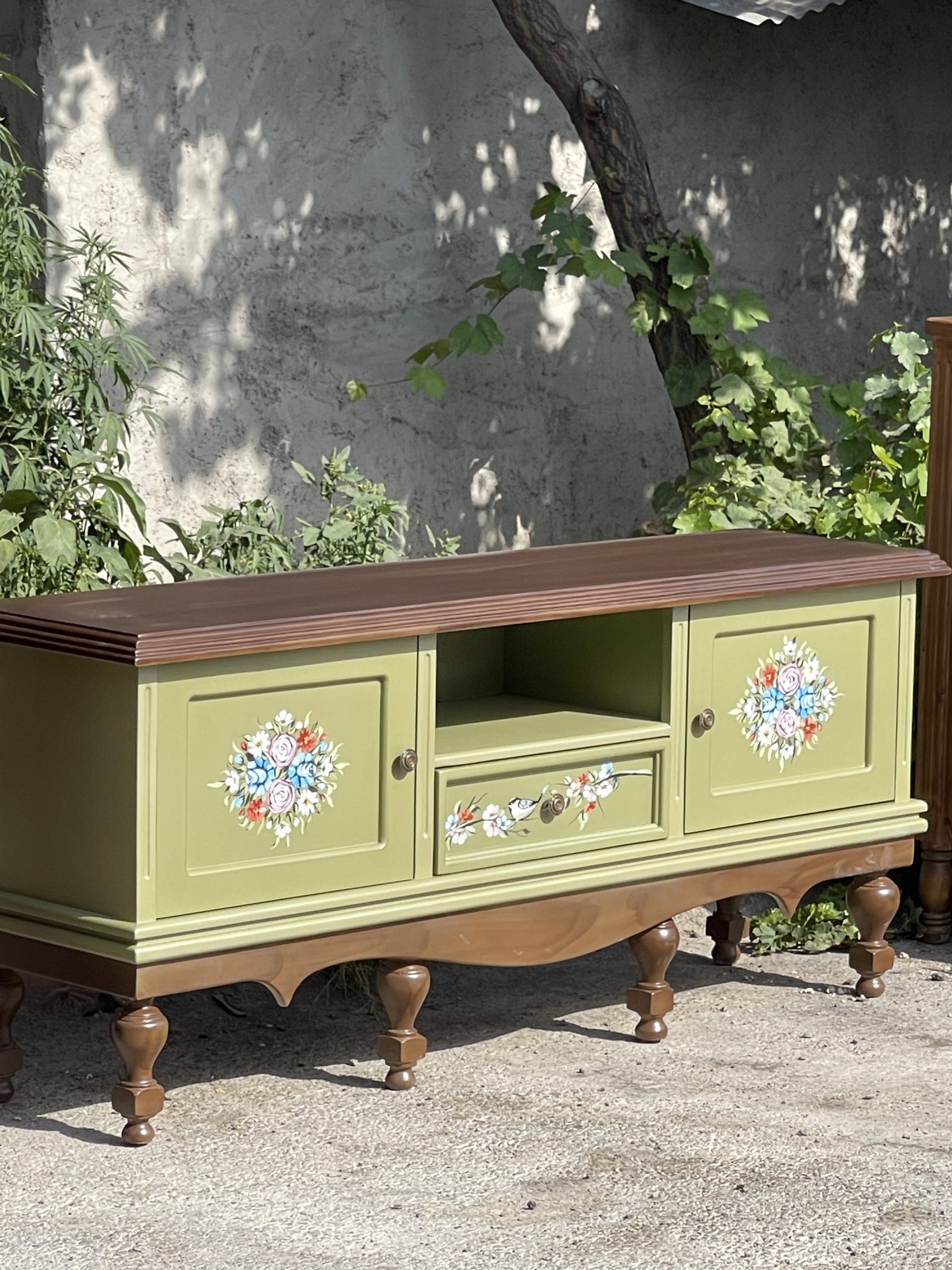 میز تلویزیون کلاسیک