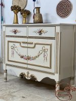 کنسول چوبی نقاشی شده