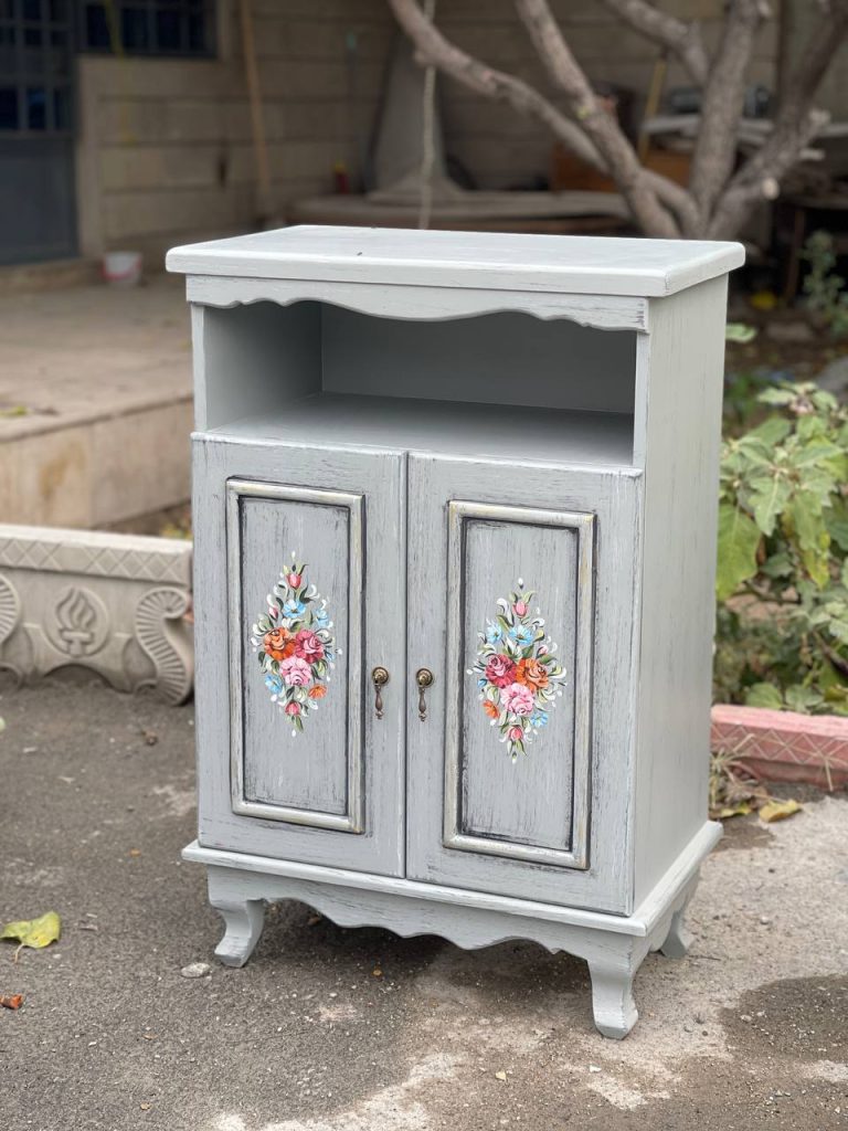 کنار سالنی چوبی