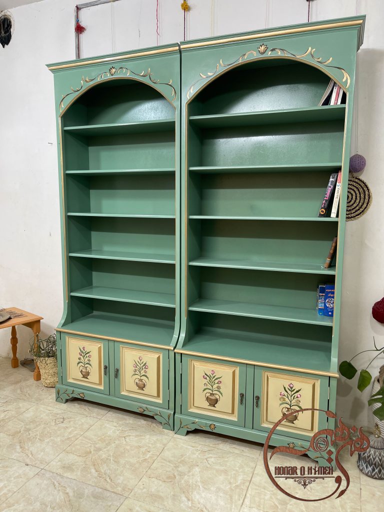 کتابخانه چوبی بزرگ