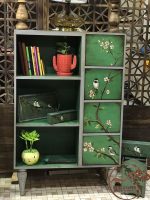 کتابخانه چوبی هنری سبز