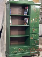 کتابخانه چوبی سبز هنری