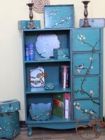 کتابخانه چوبی نقاشی شده