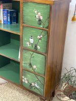 کتابخانه چوبی سبز