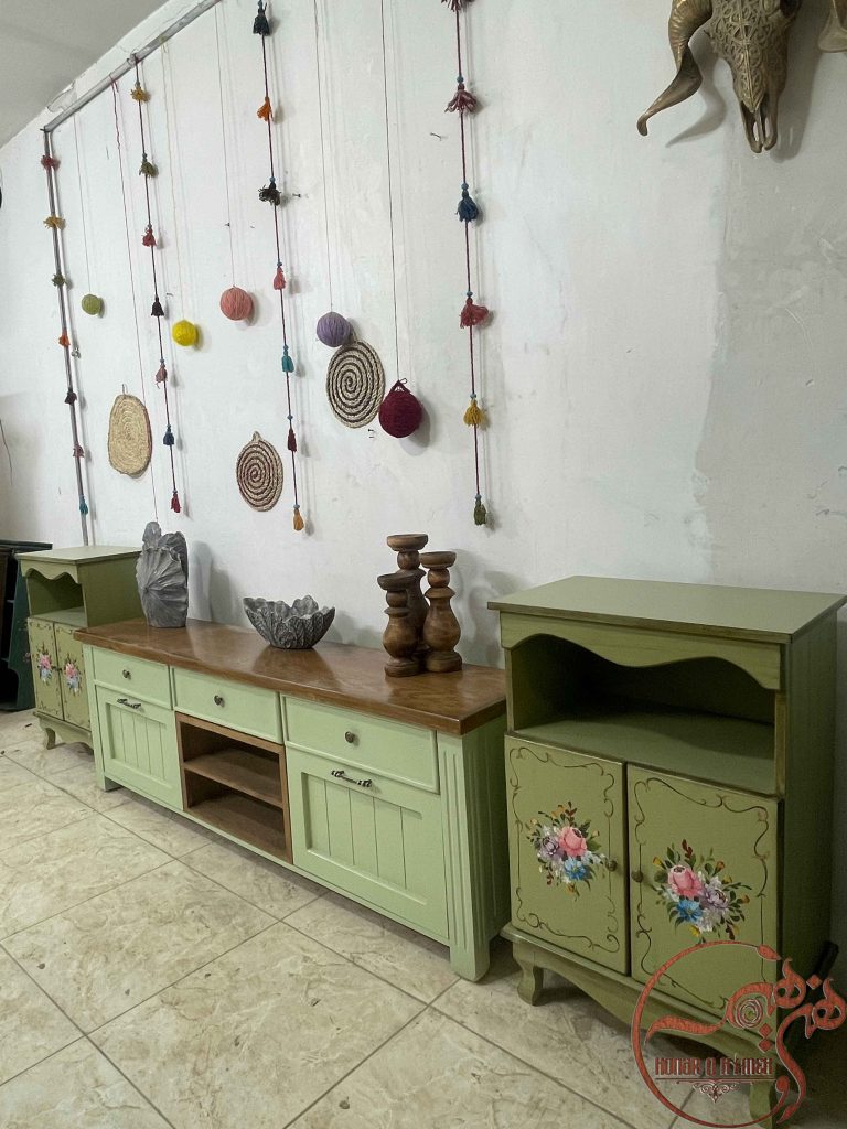 ست میز تلویزیون و کنار سالنی