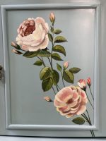 نقاشی روی بوفه چوبی