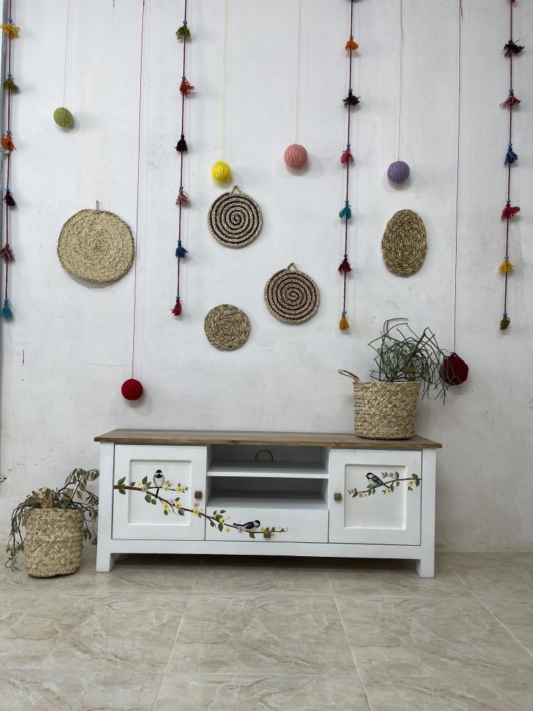 میز تلویزیون سفید