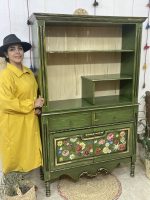 بوفه چوبی نقاشی شده