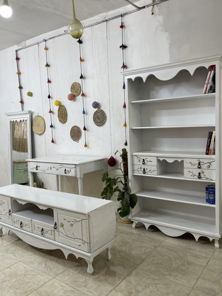 ست میز تیوی و کتابخانه سفید