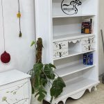 کتابخانه چوبی سفید