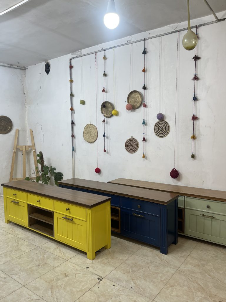 میز تیوی چوبی رنگی