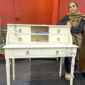 میز تحریر چوبی سفید