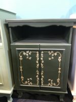 کنار سالنی چوبی مدرن