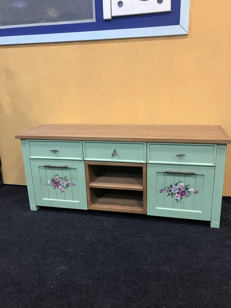 میز تلویزیون چوبی کلاسیک