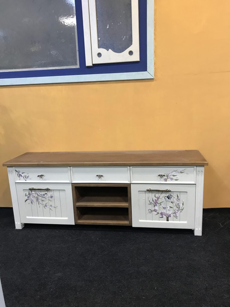 میز تیوی چوبی کلاسیک