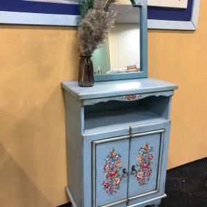 کنار سالنی چوبی شیک