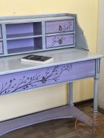 میز تحریر چوبی بنفش