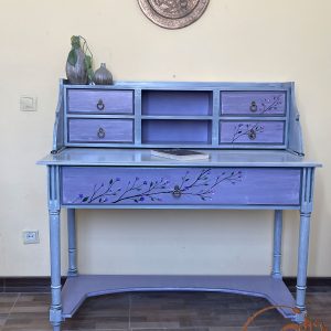 میز تحریر چوبی بنفش