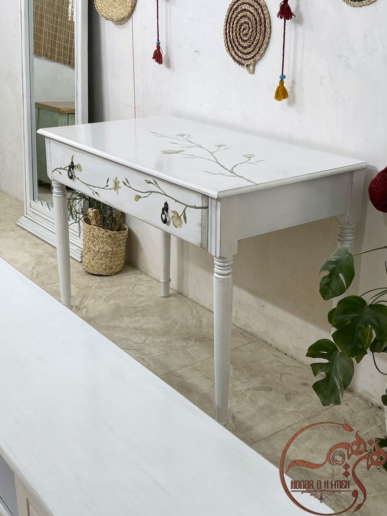 میز تحریر چوبی سفید