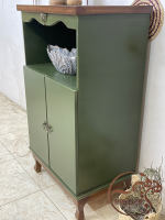 کنار سالنی چوبی ساده