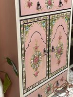 کنسول چوبی صورتی