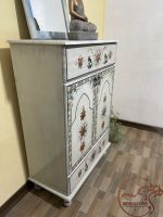 جاکفشی چوبی نقاشی شده