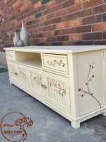 میز تیوی لاکچری