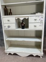 کتابخانه چوبی ساده