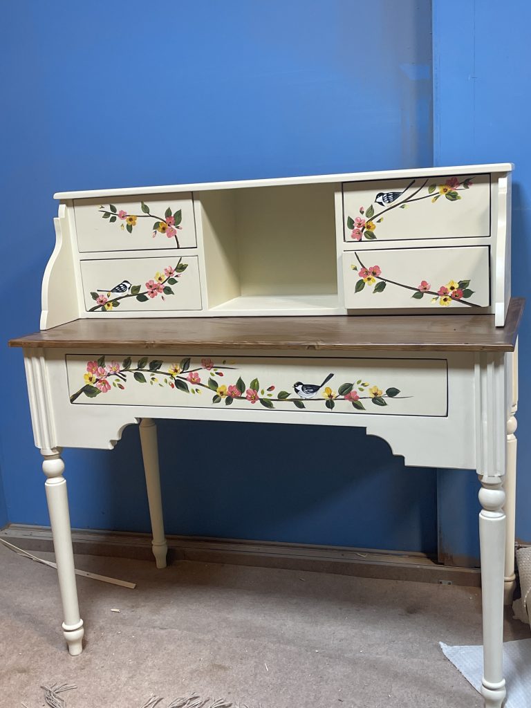 میز تحریر چوبی