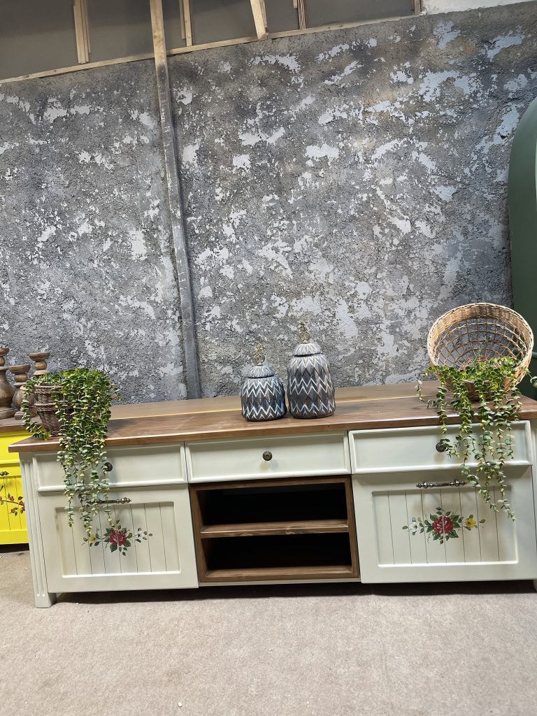 میز تیوی لاکچری