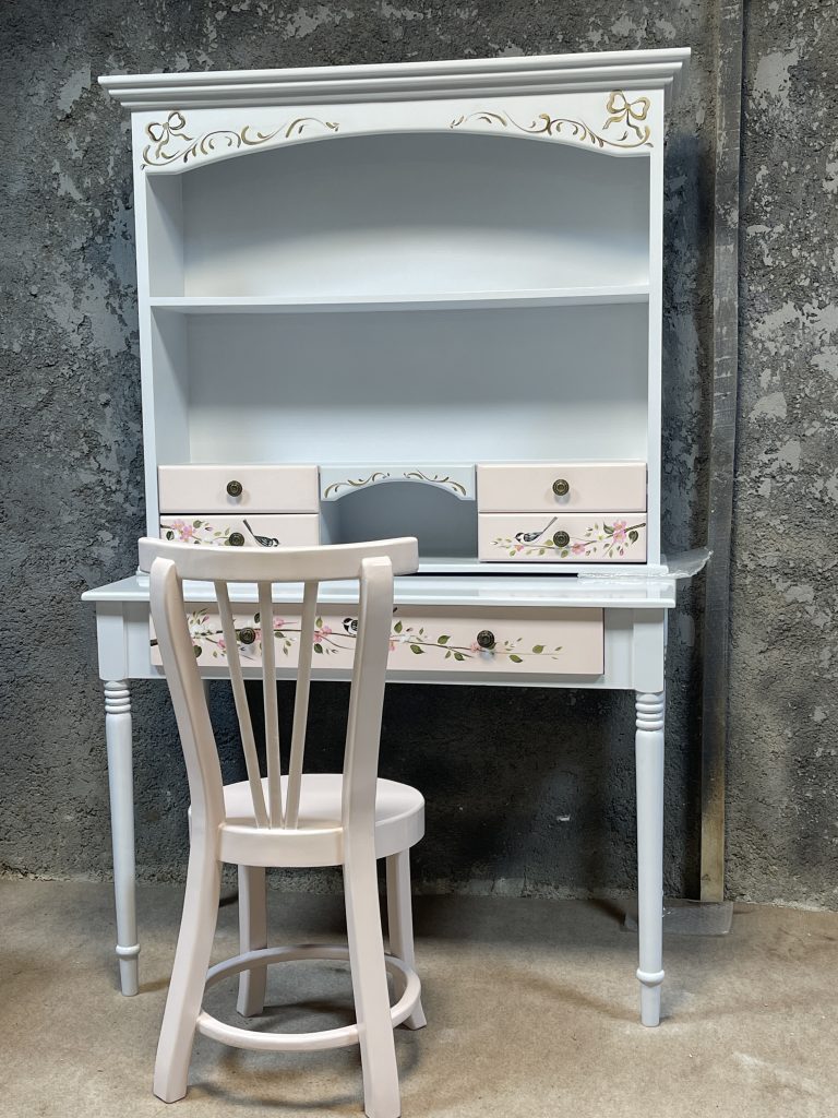 میز تحریر سفید