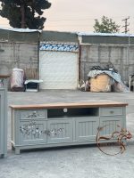 میز تلویزیون لاکچری