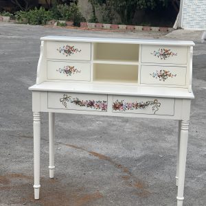 میز تحریر سفید