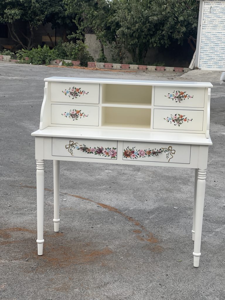 میز تحریر سفید