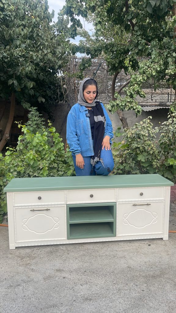 میز تلویزیون کلاسیک