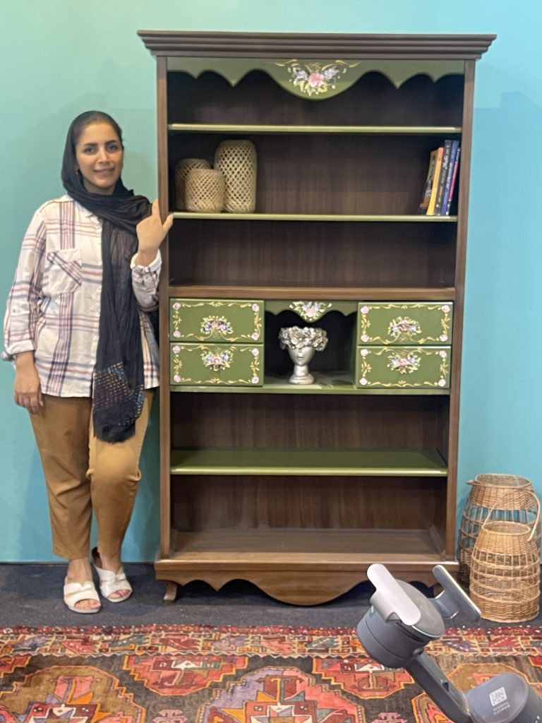 کتابخانه چوبی ساده و شیک