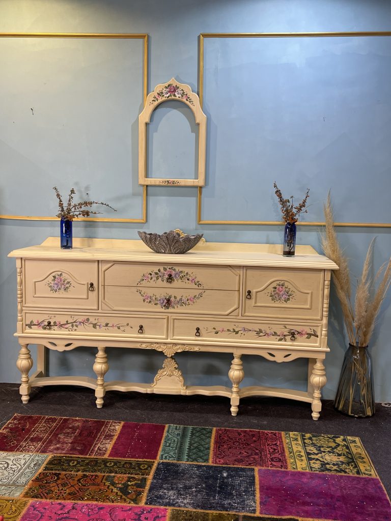 میز کنسول سلطنتی