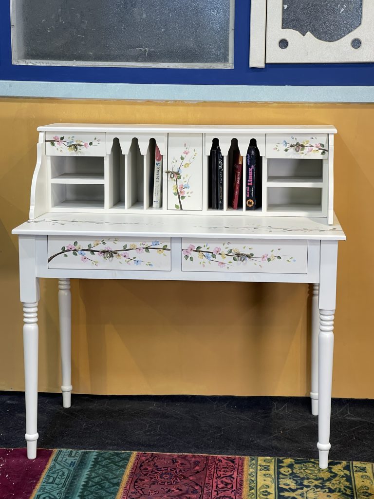 میز تحریر سفید