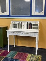 میز تحریر سفید